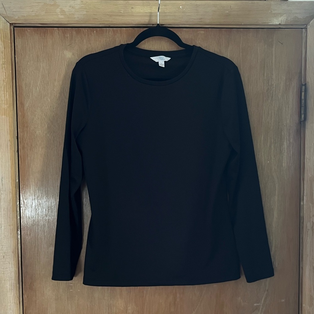 Time and Tru Woman’s Black Fitted Long Sleeve Tee